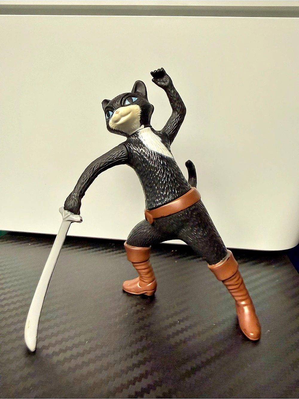 DreamWorks Puss in Boots Kitty Softpaws Action Figure with Sword